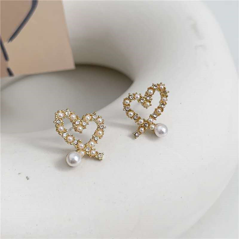 Irregular Hollow Heart Pearl Earrings