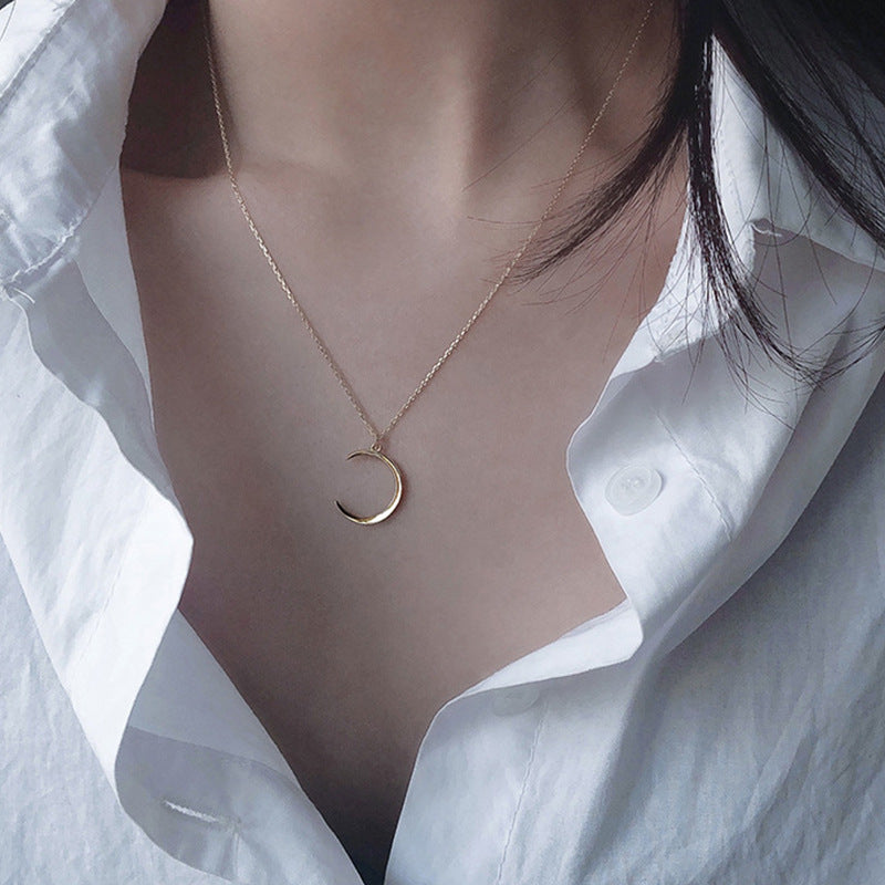 Moon Short Pendant Necklace