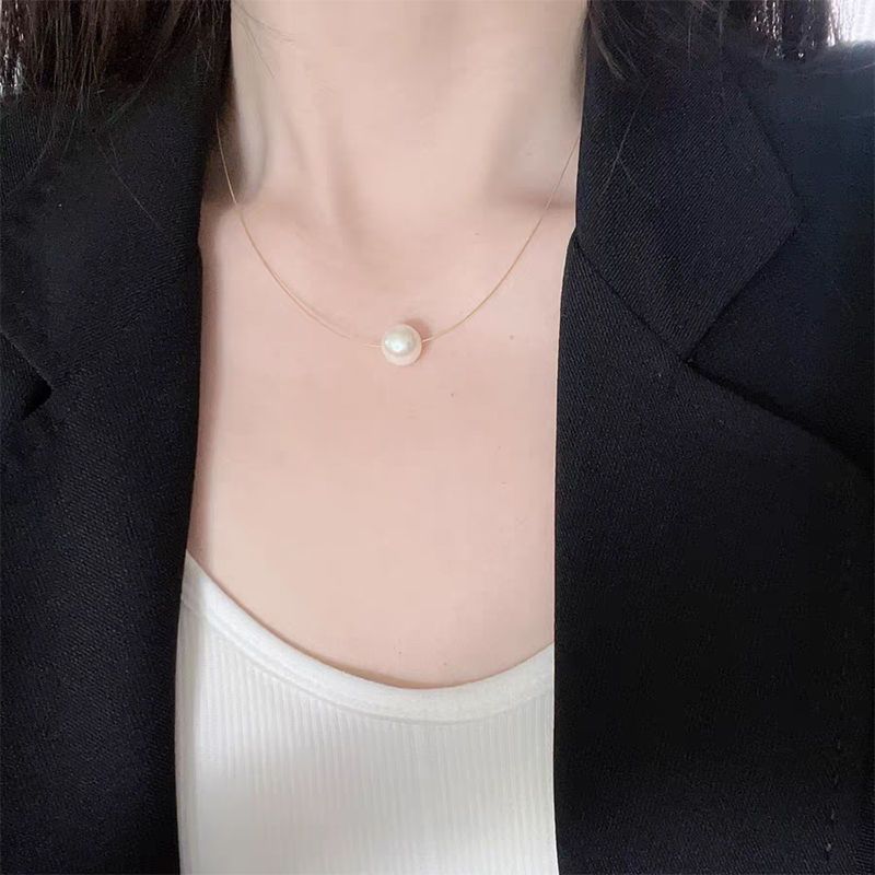 Pearls Round Pendant Necklace