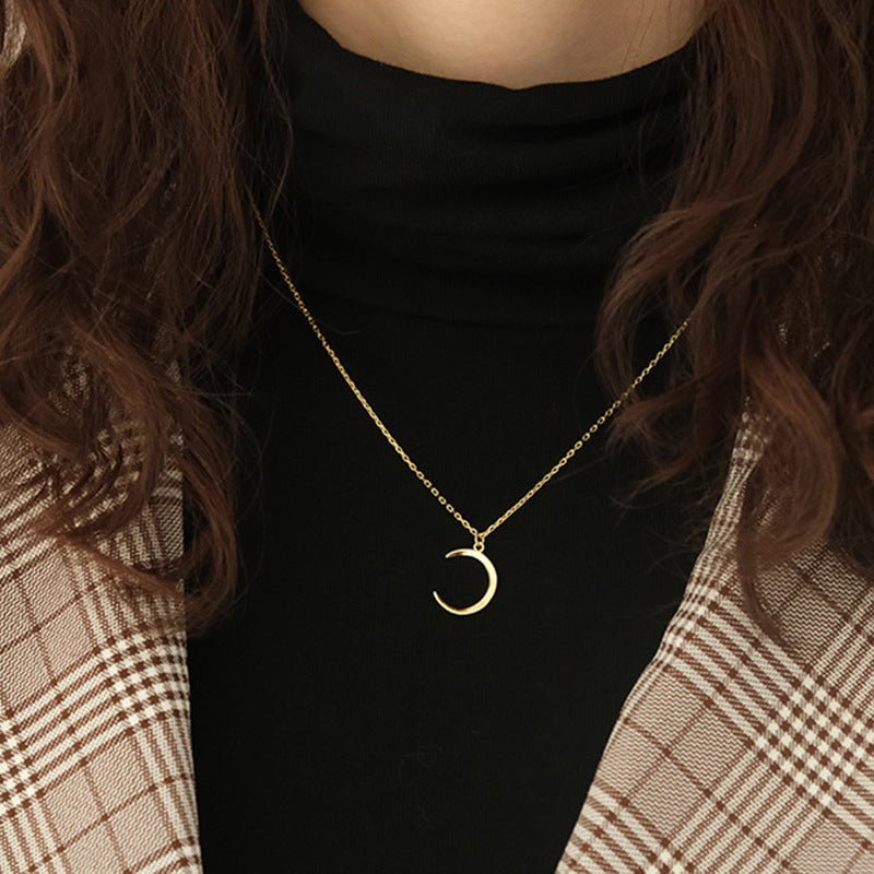 Moon Short Pendant Necklace