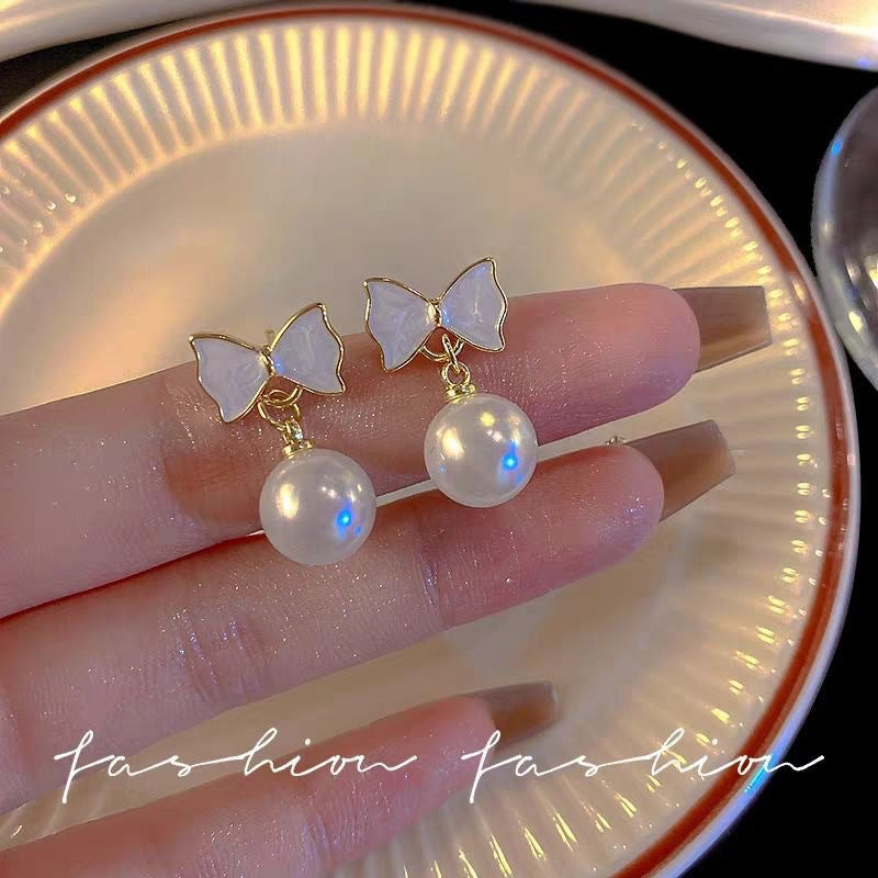 Sweet Graceful Bow Pearl Stud Earrings