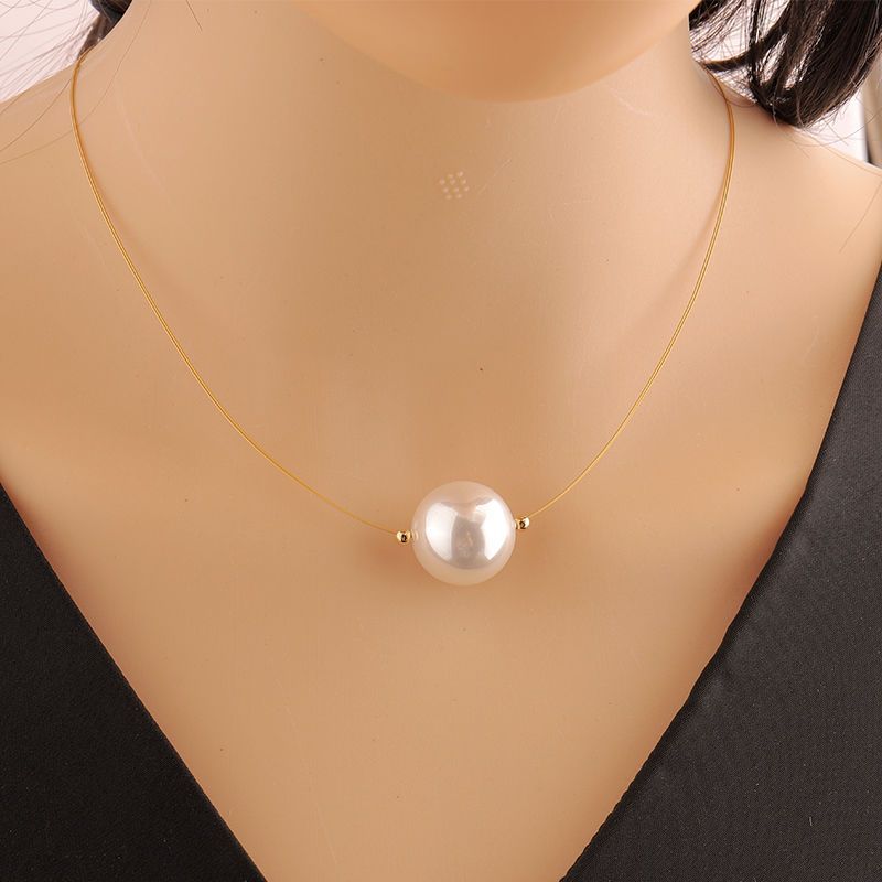 Pearls Round Pendant Necklace
