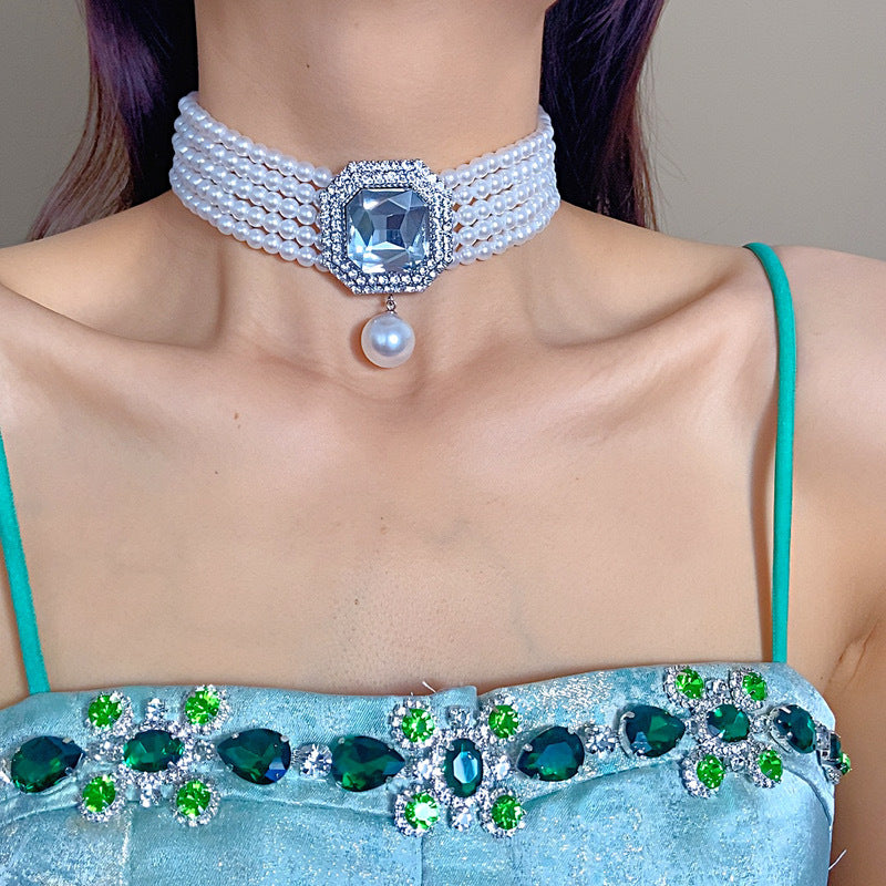 Layered Big Rhinestones Pearl Beads with Green/Red/Transparent Crystal Short Choker Necklace