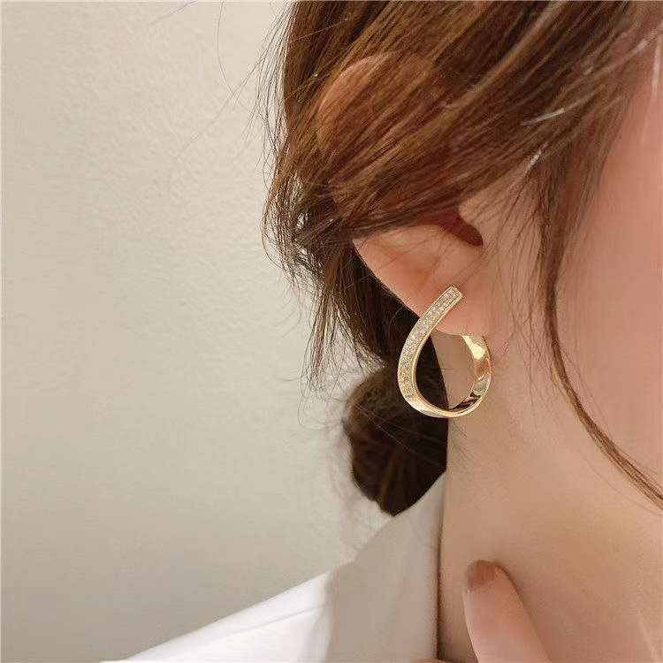 Geometric Rhinestone Twisted Simple Drop Studs Earrings
