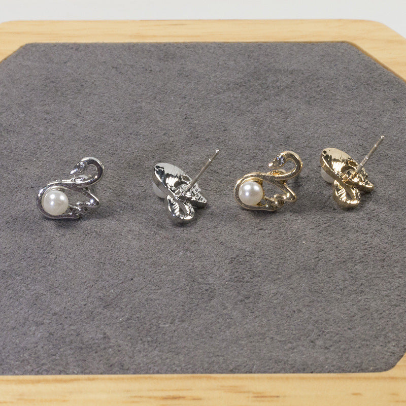 Little Swan Pearl Earrings