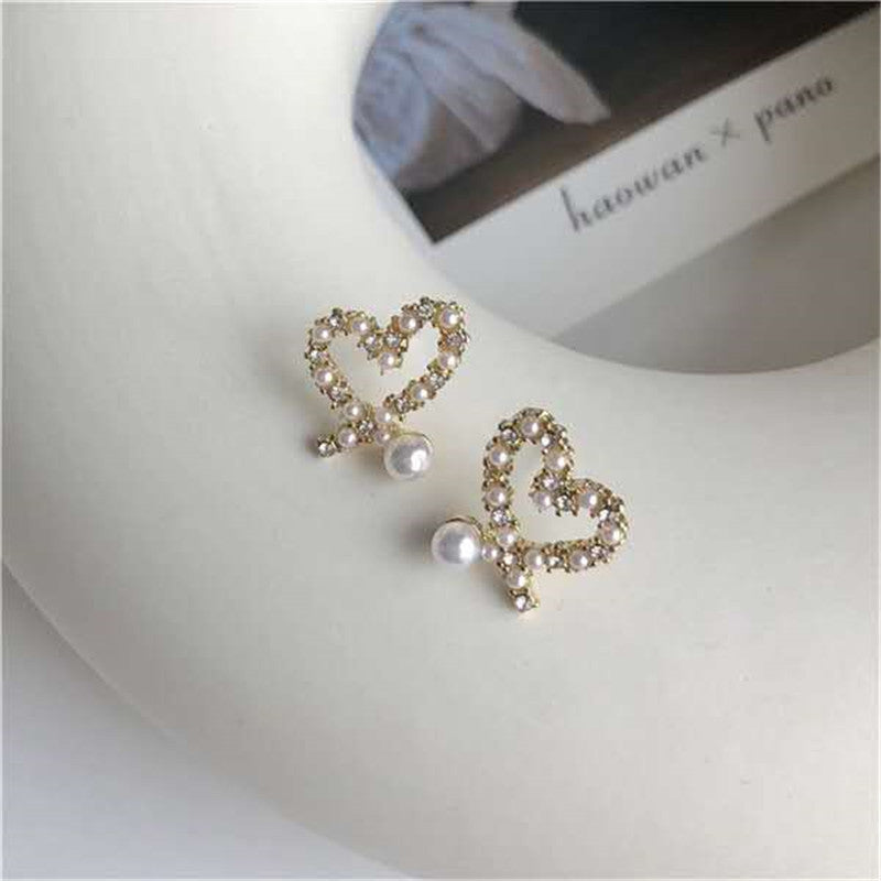 Irregular Hollow Heart Pearl Earrings