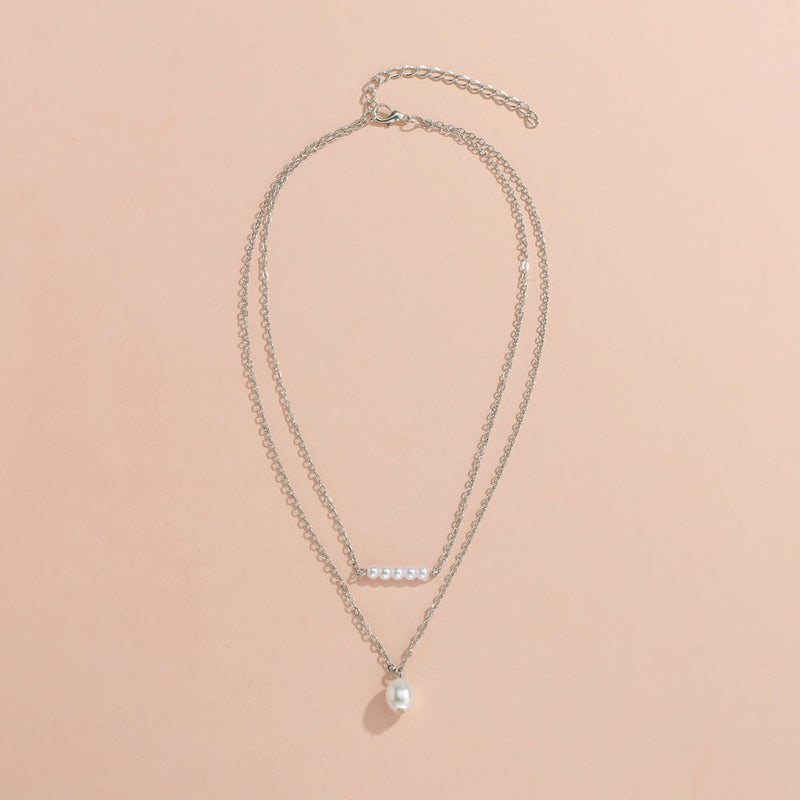 Multi-layered Pearl Pendant Necklace