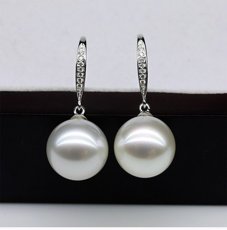 Shell Pearl Dangle Earrings
