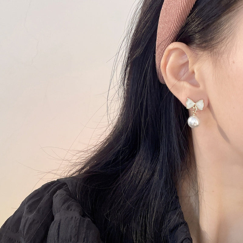Sweet Graceful Bow Pearl Stud Earrings