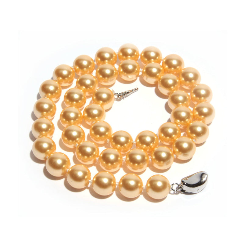 Round Sea Shell Pearl Necklace