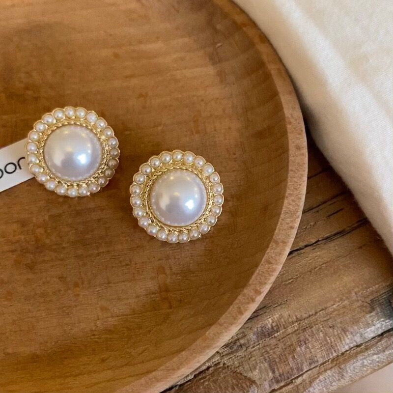 Retro Round Pearl Earrings