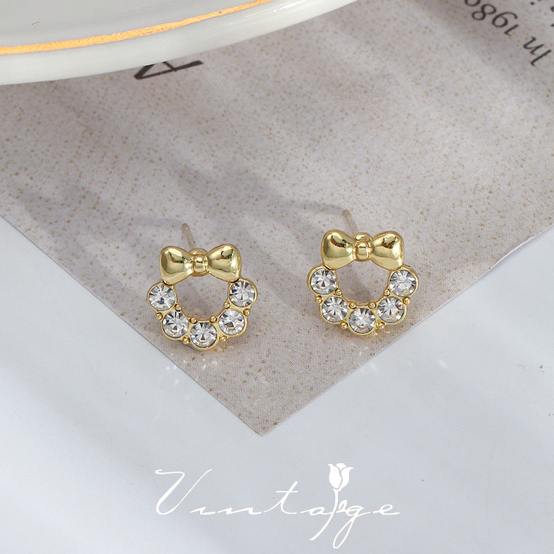 Rhinestone Elegant Knot Stud Earrings