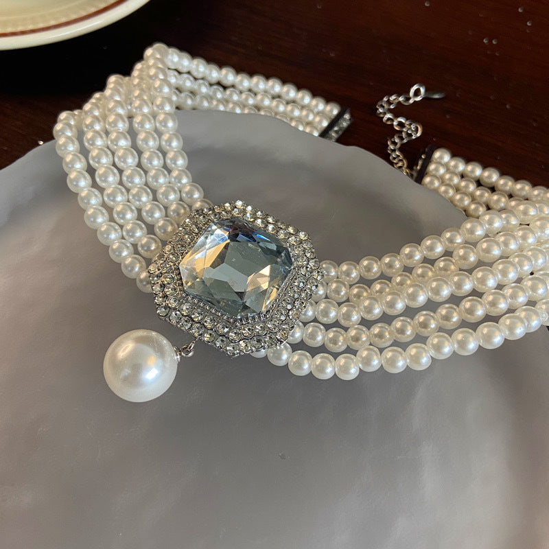 Layered Big Rhinestones Pearl Beads with Green/Red/Transparent Crystal Short Choker Necklace