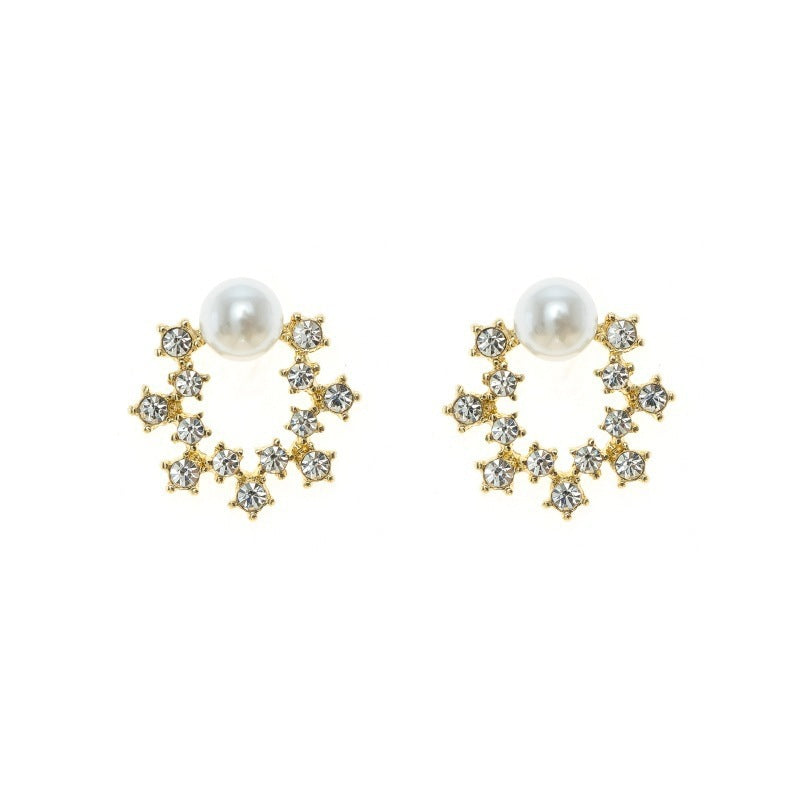 Elegant Hollowing Snowflake Pearl Stud Earrings