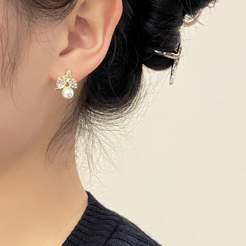 Rhinestone Small Leaf Stud Earrings