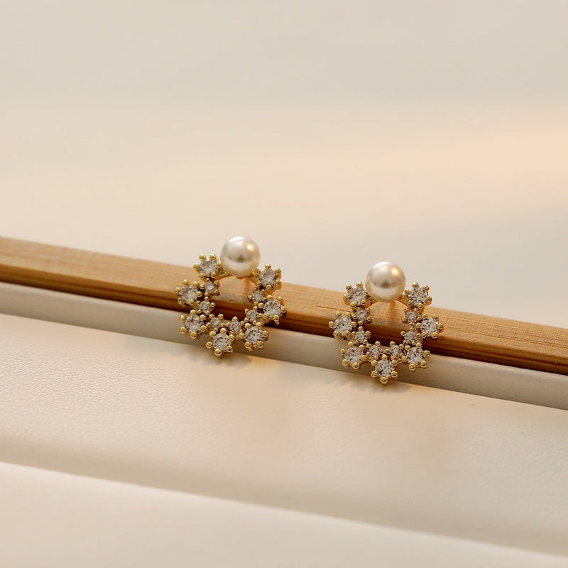 Elegant Hollowing Snowflake Pearl Stud Earrings