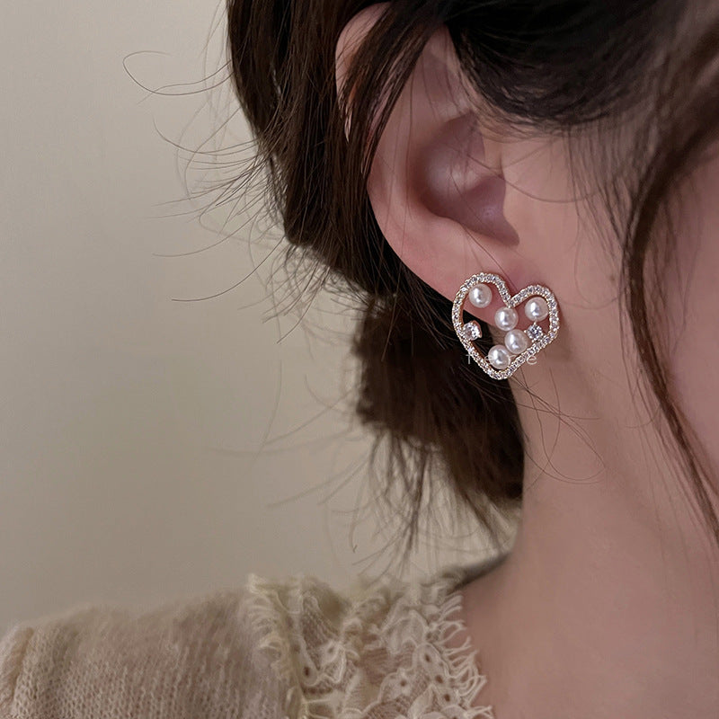 Pearl Hollowed Out Heart Earrings