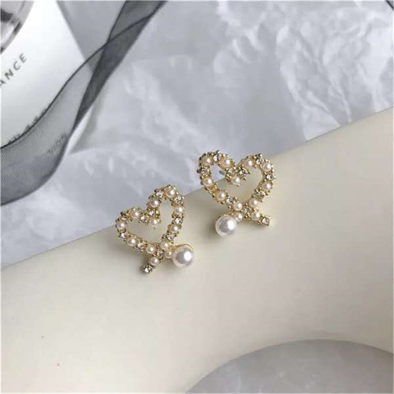 Irregular Hollow Heart Pearl Earrings