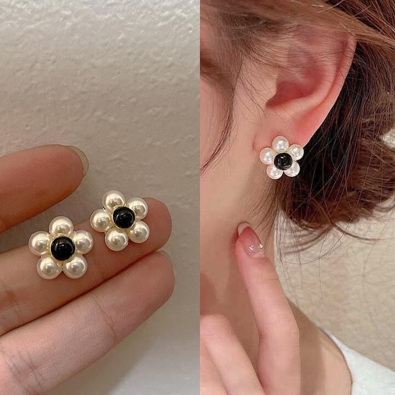 Small Pearl Flower Earring