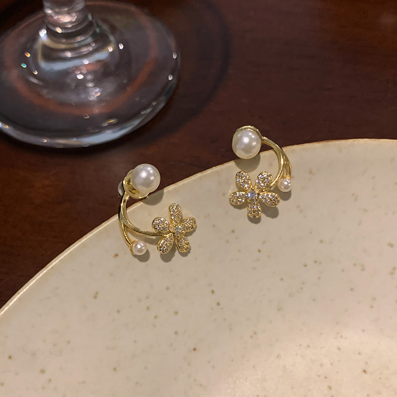 Imitation Pearl Flower Stud Earrings