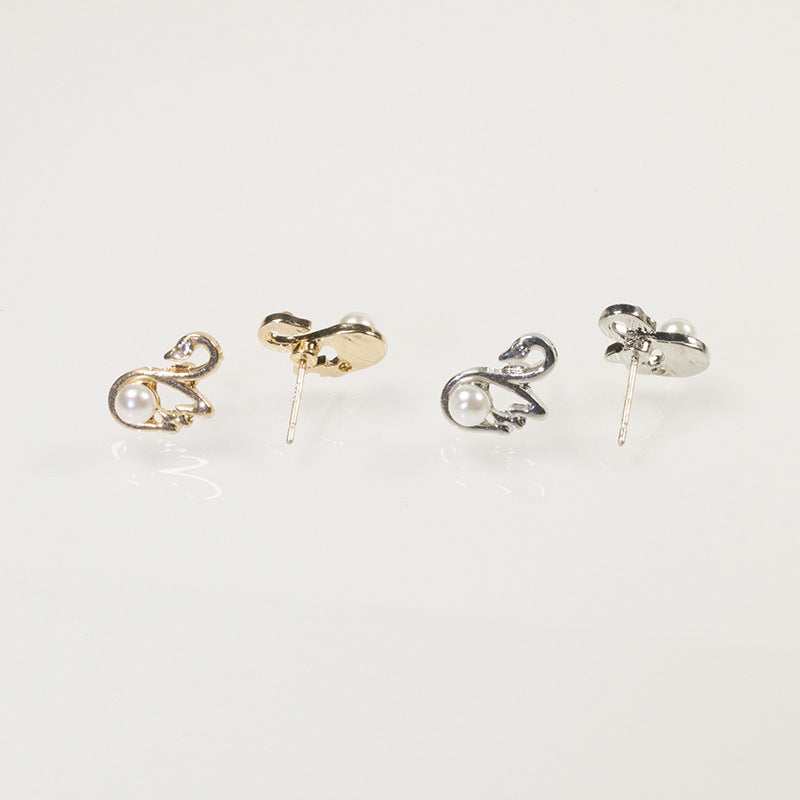 Little Swan Pearl Earrings