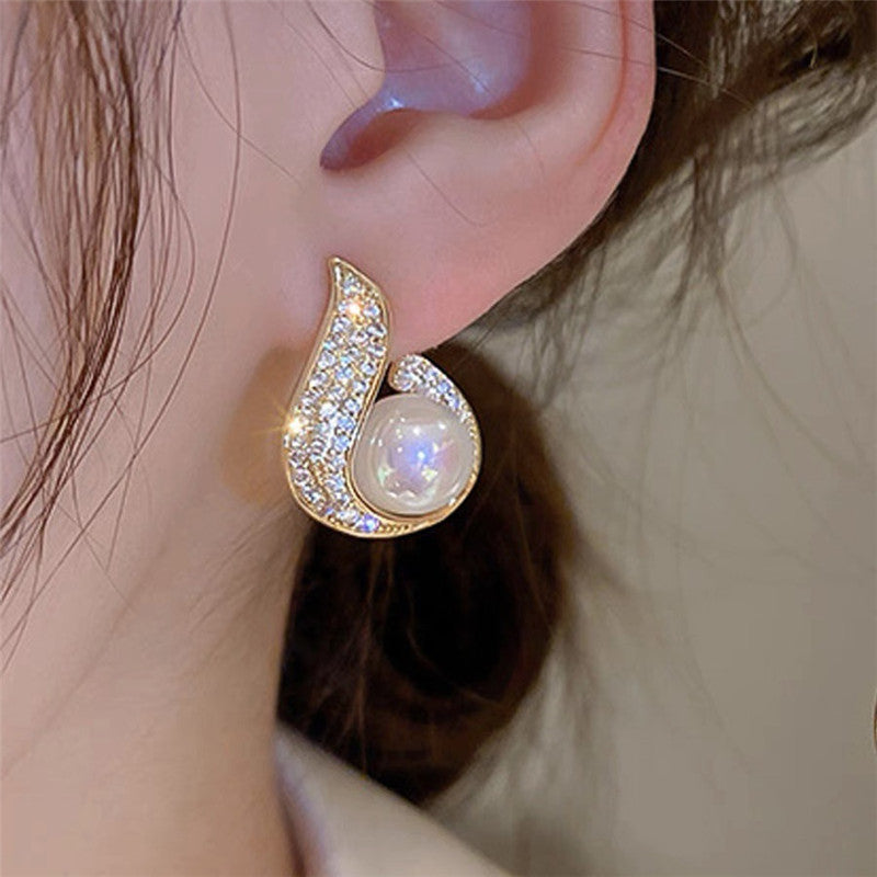 Rhinestone Round Stud Pearl Earrings