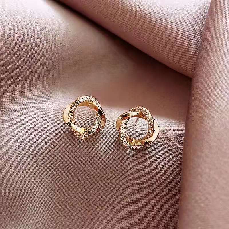 Twist Hollow Round Rhinestone Stud Earring