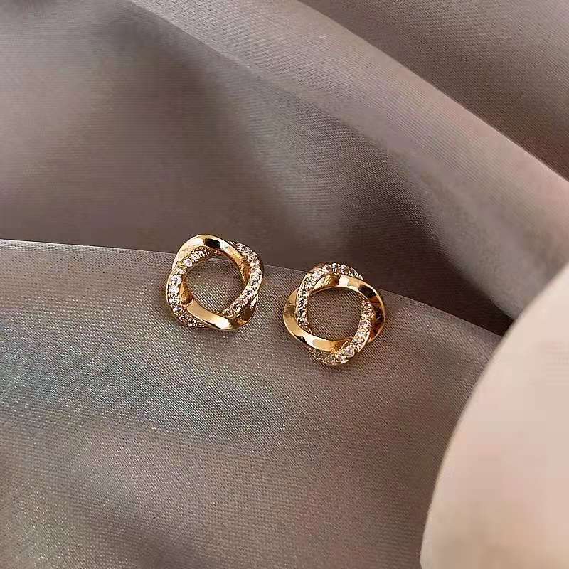 Twist Hollow Round Rhinestone Stud Earring