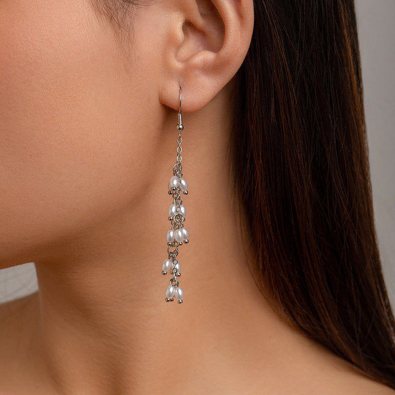 Elegant Faux White Pearl Necklace with Long Gold-Plated Tassels