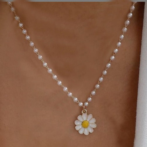 Pearl Daisy Necklace