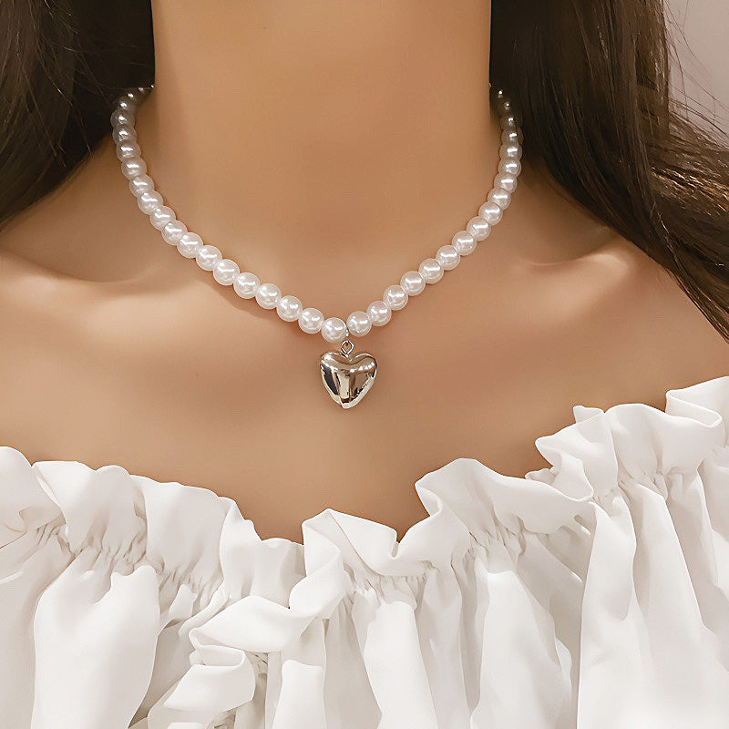 Retro Elegant Heart Pendant Pearl Chain Necklace
