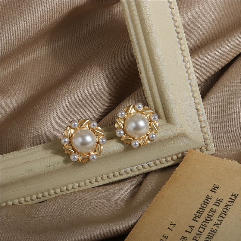 Metal Pearl Flower Round Earrings