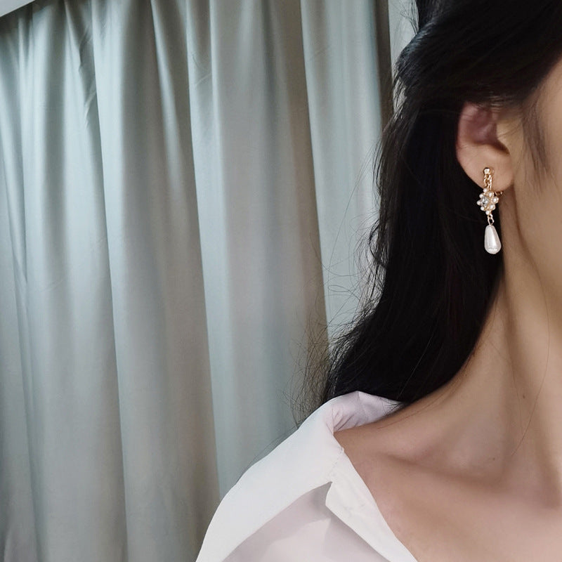 Rhinestone Flower Pearl Stud Earring