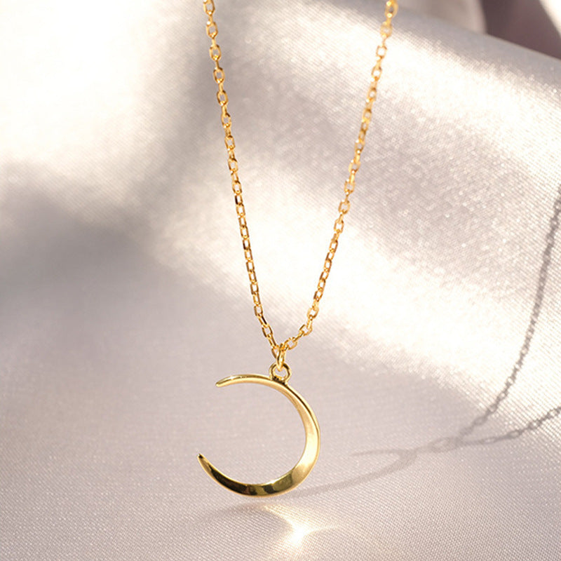 Moon Short Pendant Necklace