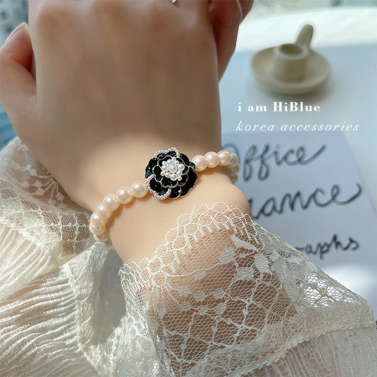 Elegant Camellia White Imitation Pearl Necklace