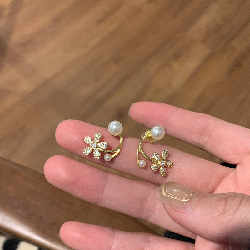Imitation Pearl Flower Stud Earrings