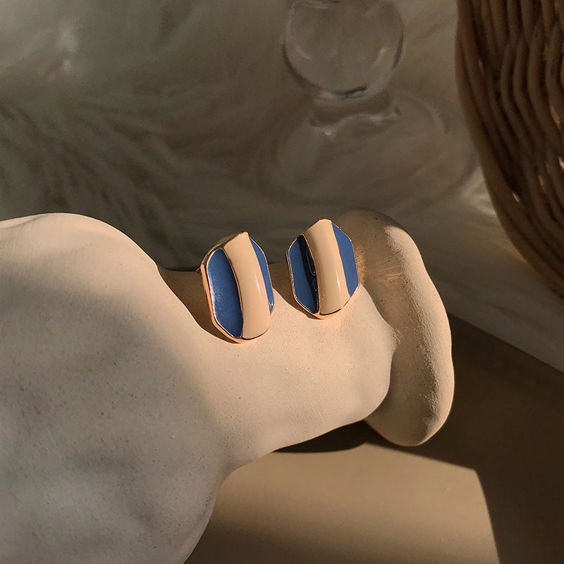 Wave Irregular Round Stud Earring