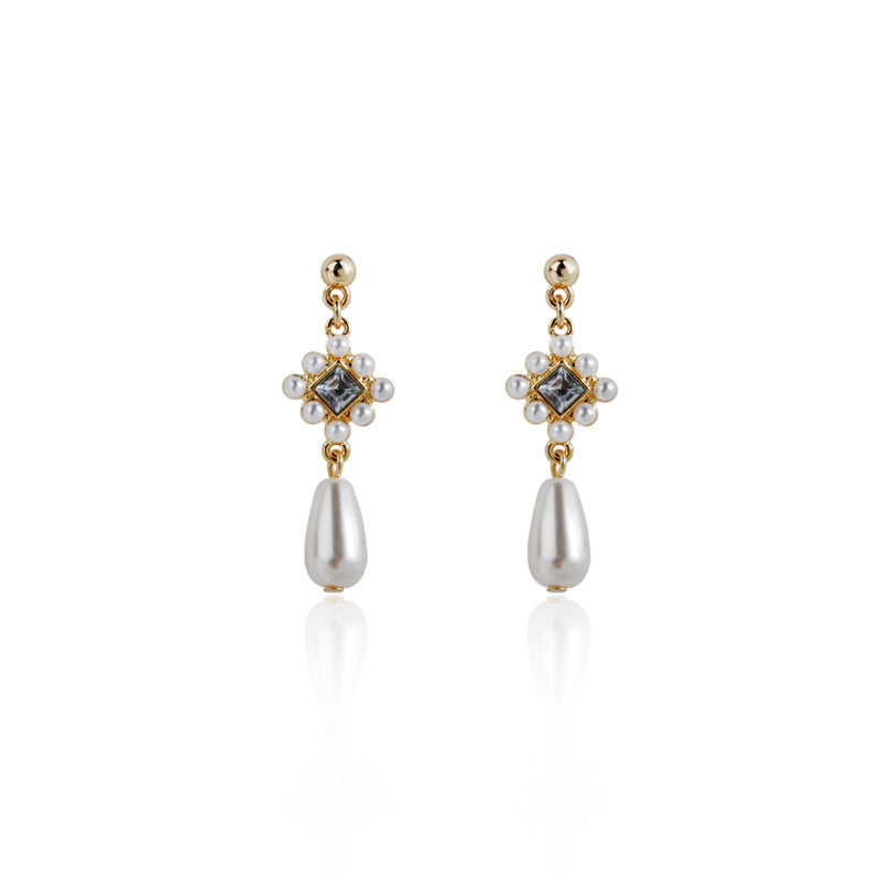 Rhinestone Flower Pearl Stud Earring