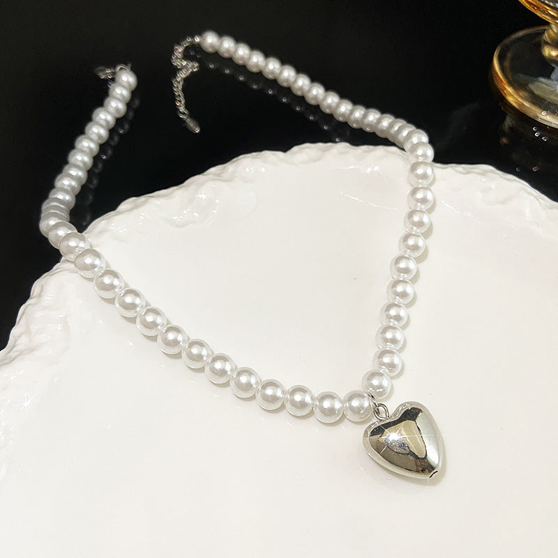 Retro Elegant Heart Pendant Pearl Chain Necklace