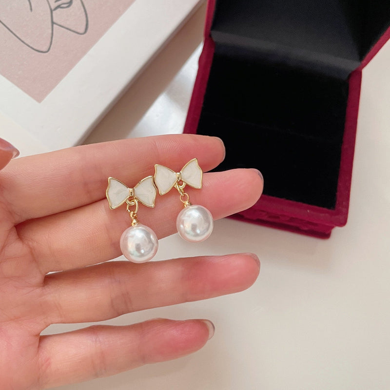Sweet Graceful Bow Pearl Stud Earrings