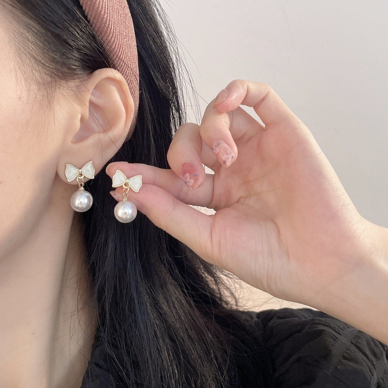 Sweet Graceful Bow Pearl Stud Earrings
