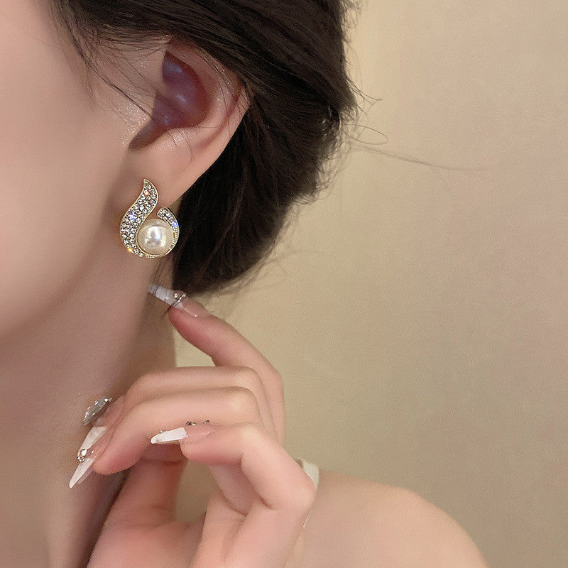 Rhinestone Round Stud Pearl Earrings