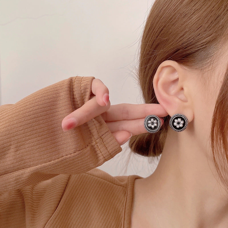 Flower Pearl Design Earrings Round Pearl Earrings