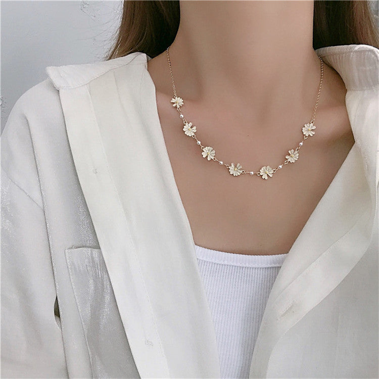 Daisies Flower Pearl Necklace