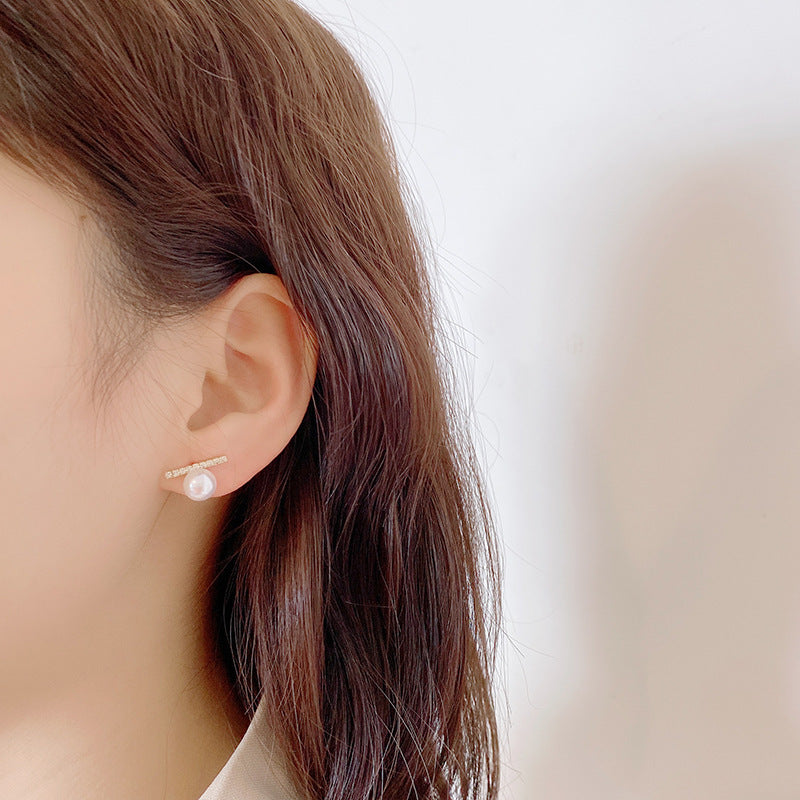 Elegant Geometric Pearl Stud Earring