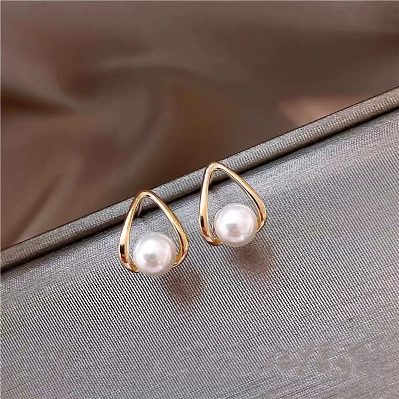 Triangle Waterdrop Pearl Stud Earrings