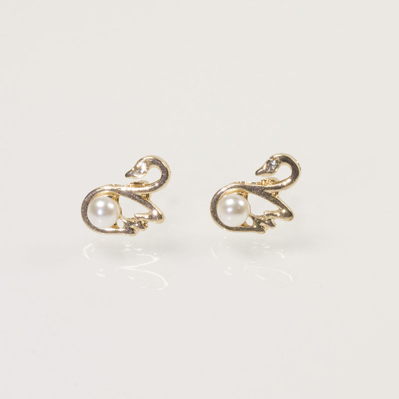 Little Swan Pearl Earrings