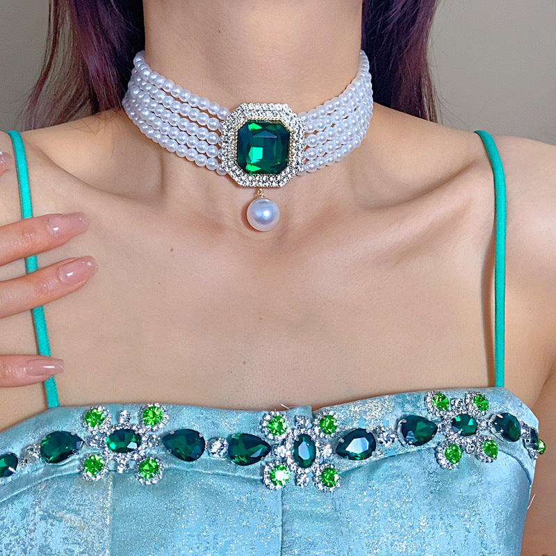 Layered Big Rhinestones Pearl Beads with Green/Red/Transparent Crystal Short Choker Necklace