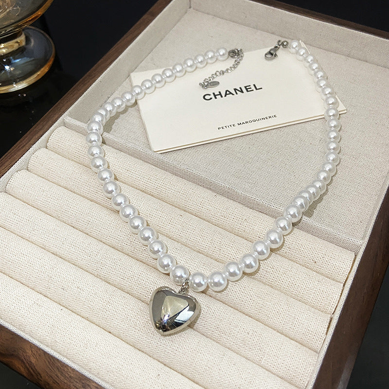 Retro Elegant Heart Pendant Pearl Chain Necklace