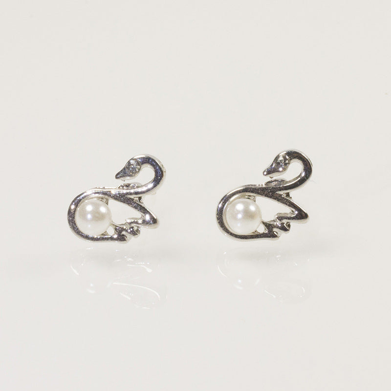 Little Swan Pearl Earrings